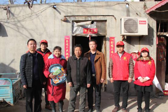 学习“内黄雷锋” 人社局开展志愿服务活动