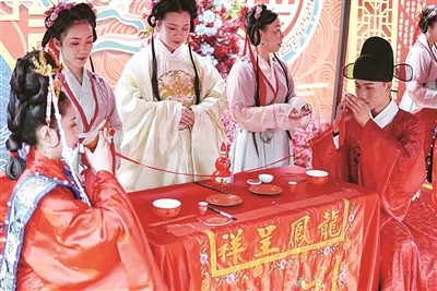 柳州城中区:“明制”集体婚礼 倡导文明简约新风