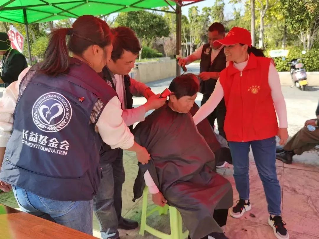 我市学雷锋志愿服务月系列活动火热进行